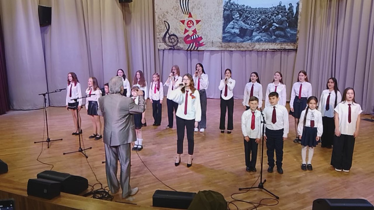 "Песня в солдатской шинели": городской фестиваль-конкурс, посвящённый Великой Победе.